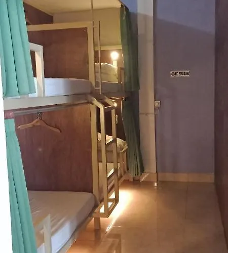 Hostel Kombi Beach ホステル ヌサペニダ