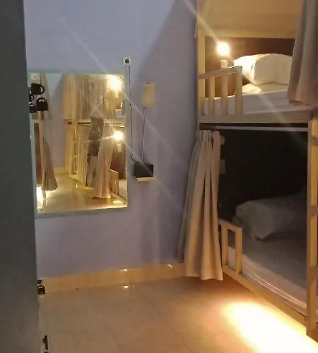ホステル Hostel Kombi Beach ヌサペニダ