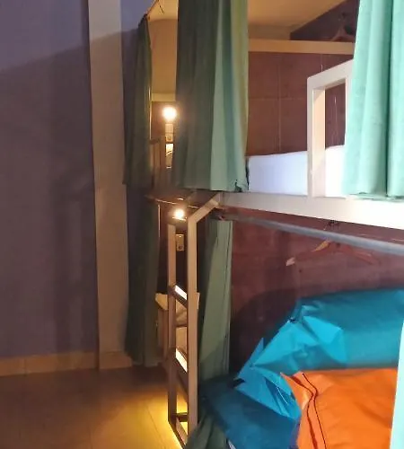 Hostel Kombi Beach ホステル *